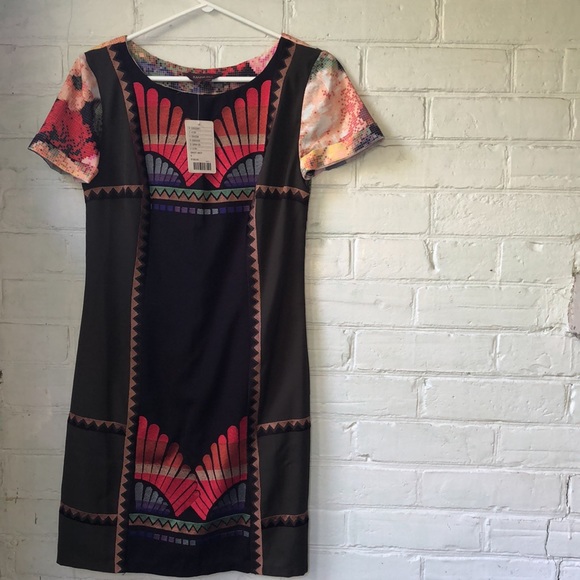 Ranna Gill Women's Fanned Vignette Shift Dress - Picture 6 of 12